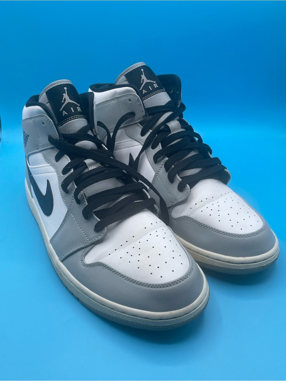 Nike Air Jordan 1 Mid‎ "Light Smoke Grey"